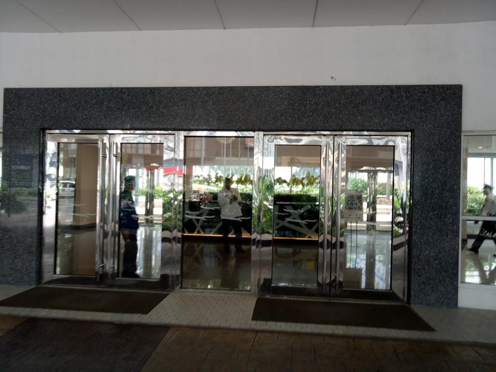 Chin'S Place Sea Residences Moa Manila Esterno foto